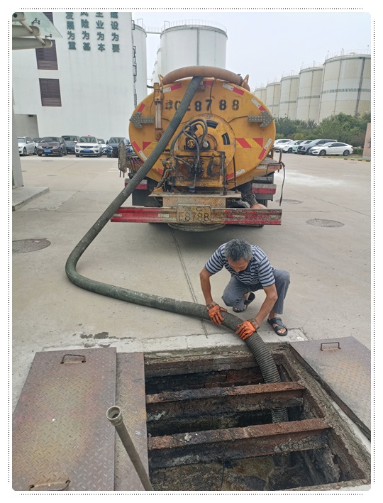 金江镇隔油池清掏