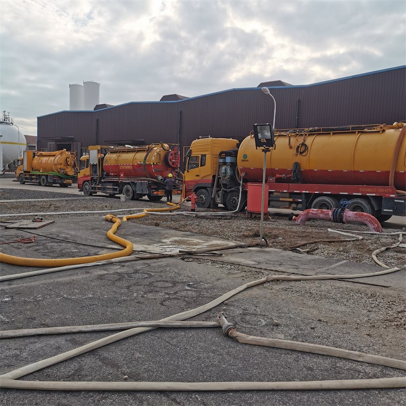 金江镇污水池清理