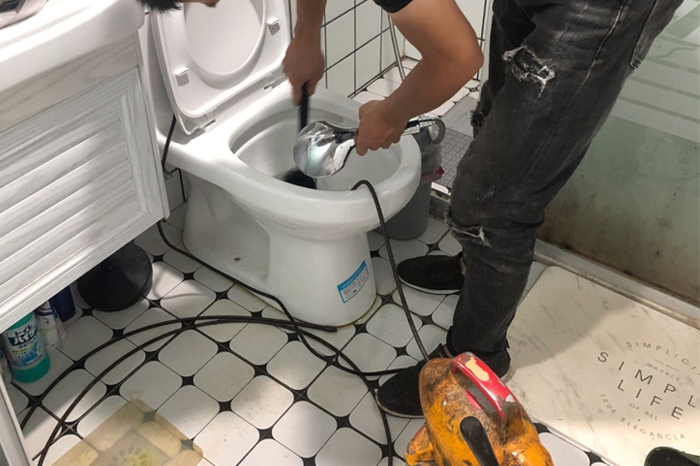 金江镇马桶堵塞自己疏通还是找师傅？专业上门服务让你省时更省心